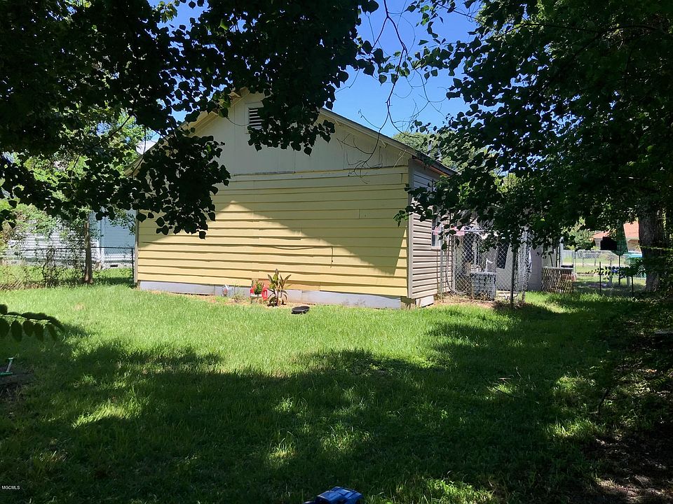 2nd image of 1909 42nd Ave