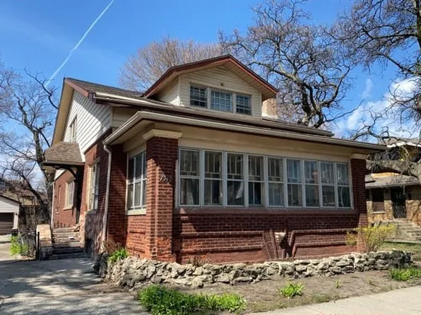 7342 S Bennett Ave, Chicago, IL 60649