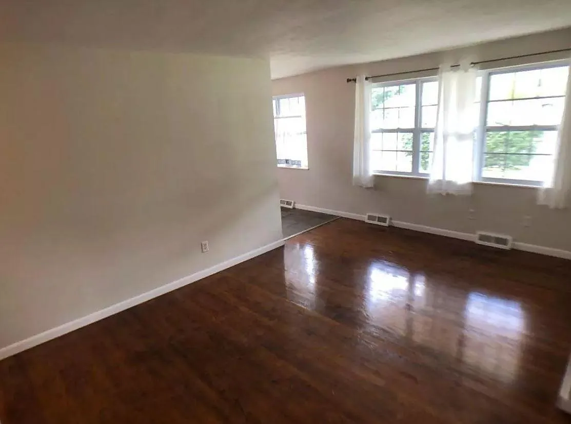 3412 Woodman Dr — Photo 3