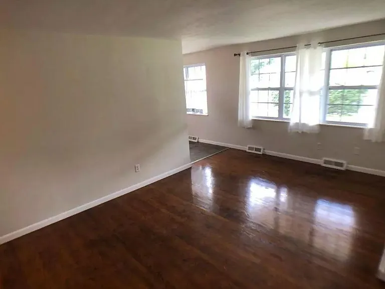 3412 Woodman Dr — Photo 3