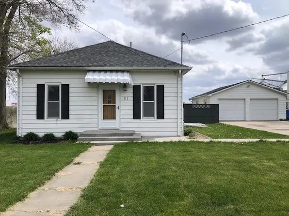111 E 4th St, Axtell, NE 68924