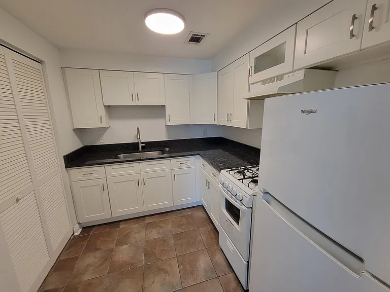 1660 N 4th St #2C — Photo 8