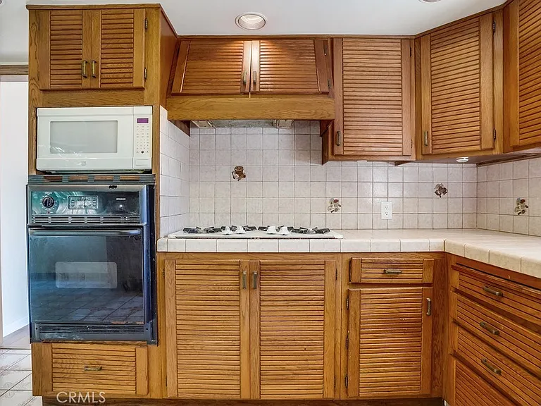 1307 Mackay Ln — Photo 18