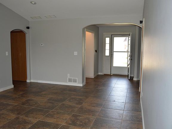 3rd image of 860 Blackhawk Dr