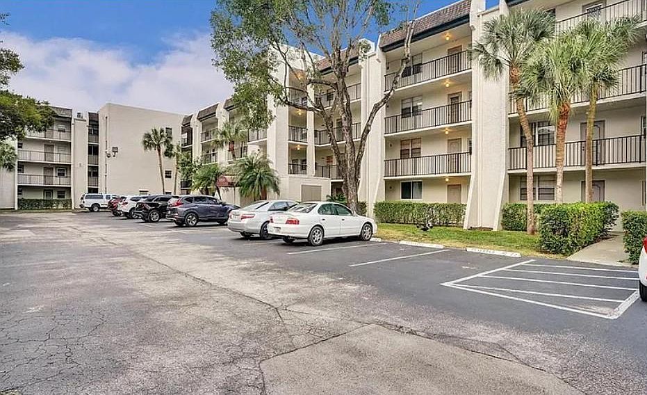 1st image of 9235 Lagoon Pl APT 214