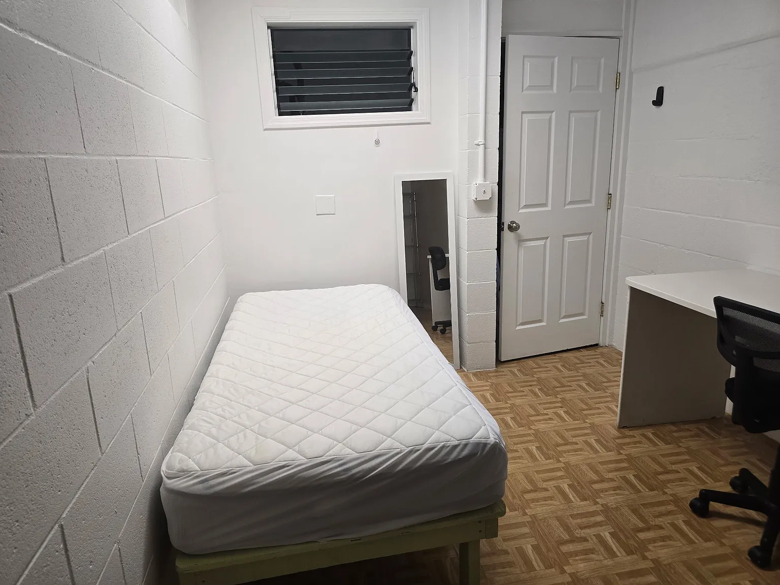 1 bed, 200 sqft, $1,200 — Photo 4
