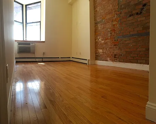 Rented by R&R Management | media 32