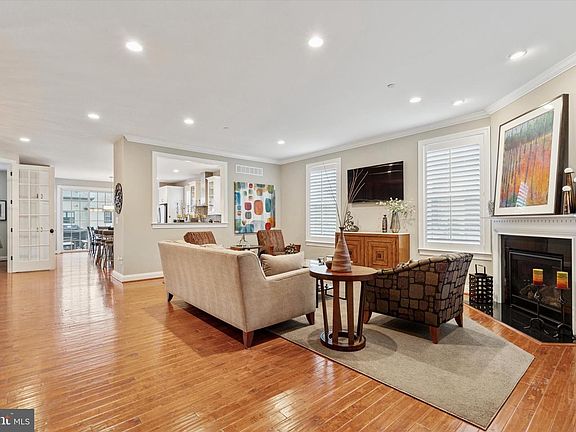 5th image of 204 Pelham Ct