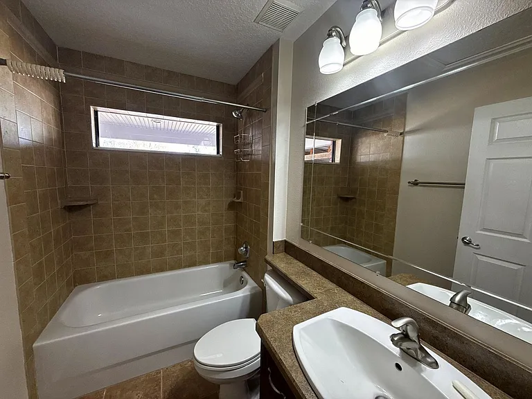 1406 1/2 Berkshire Dr — Photo 14