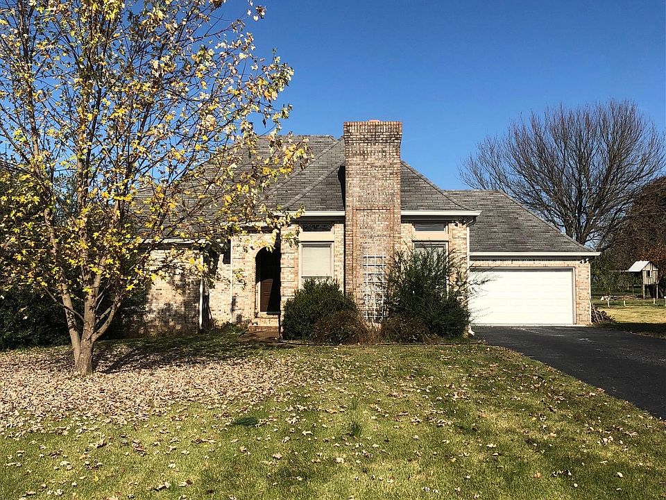 2nd image of 2810 Thompson Dr