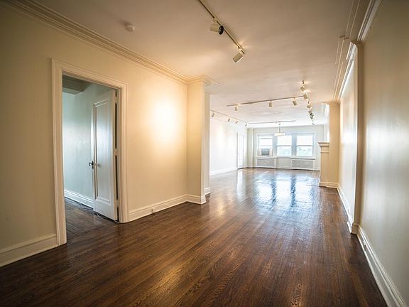 2nd image of 420 E Armour Blvd APT 6SE