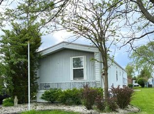 17 Swan Ln, Beecher, IL 60401