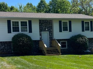 148 Green Pond Rd, Johnson City, TN 37604