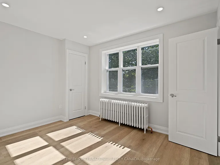 30 Strathgowan Ave #UPPER — Photo 5