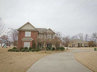 403 Whitfield Ct, Muscle Shoals, AL 35661