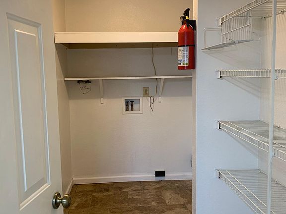 PANTRY/WASHER DRYER HOOK UP