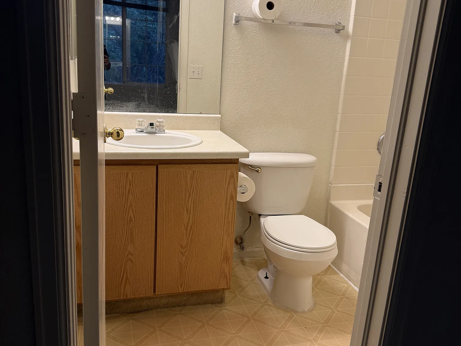 4 bed, 1500 sqft, $2,419 — Photo 1