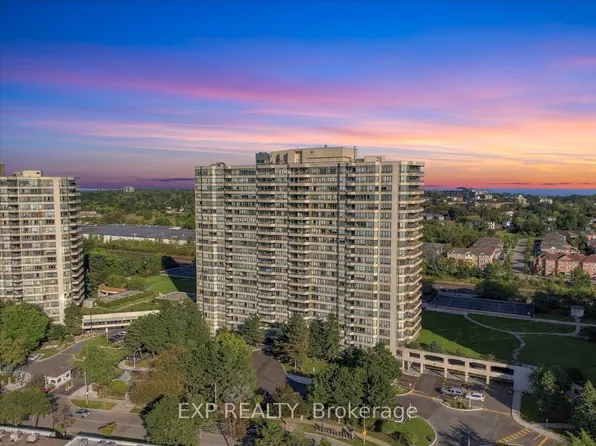 3 Greystone Walk Dr N #1927, Toronto, ON M1K 5J4