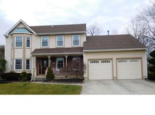 12 Winterberry Ct, Mount Laurel, NJ 08054