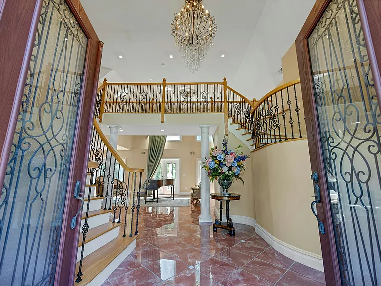 252 Mabel Pl — Photo 5