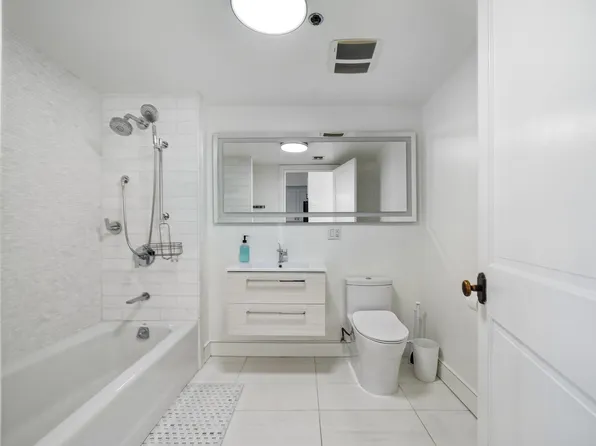 300 Communipaw Avenue image 15 of 43