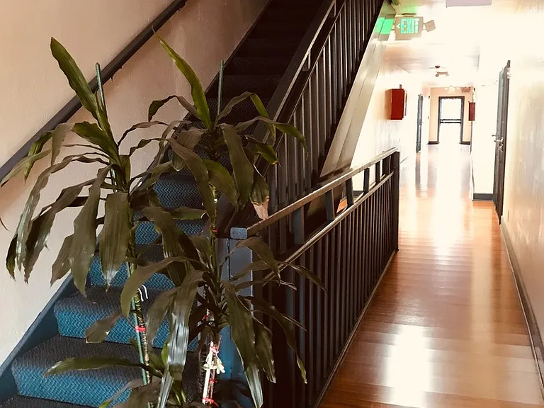 Bourbon Blue - Modern Living Near USC & Downtown LA — Photo 12
