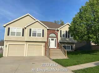 2213 Pike St, Saint Joseph, MO 64503