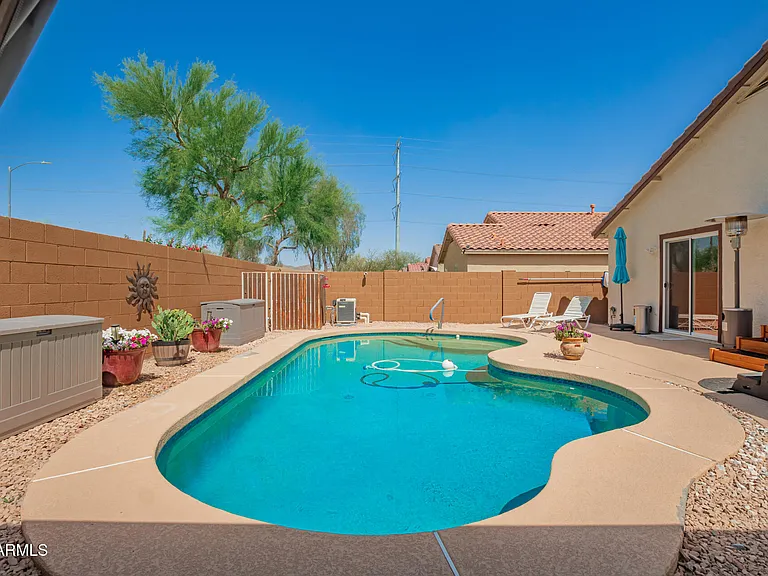 3032 W Red Fox Rd — Photo 27