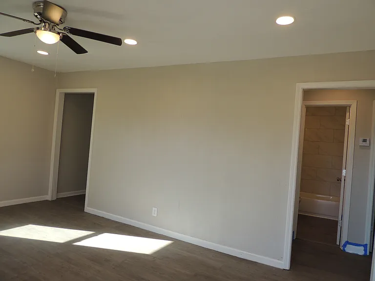 4961 W 1st St — Photo 6