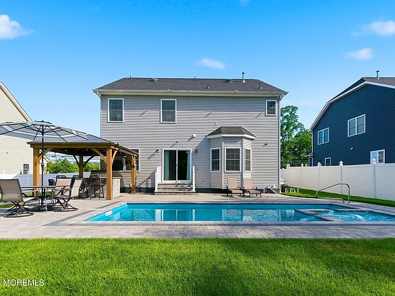 3rd image of 223 Tinton Avenue