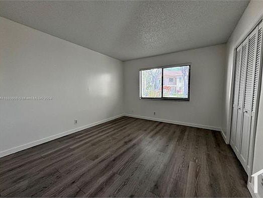 5th image of 16273 Laurel Dr