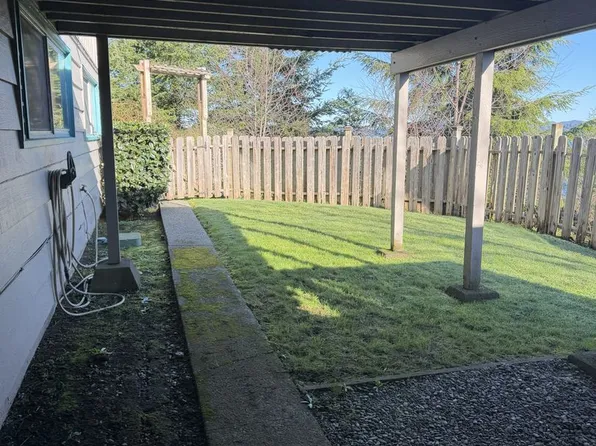 1150 N 5th St, Coos Bay, OR 97420