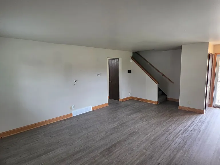 7538 S 75th St — Photo 5