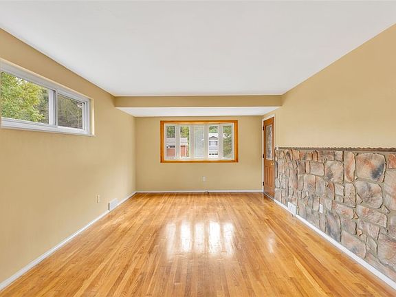 5th image of 410 Elwood Dr