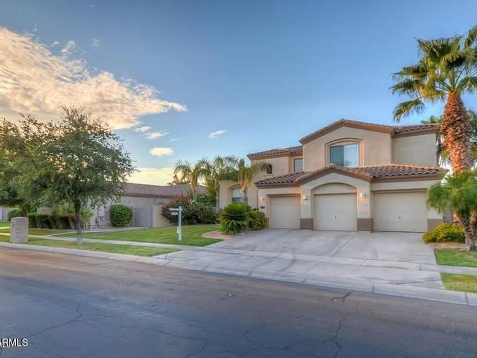 1690 W Bartlett Way