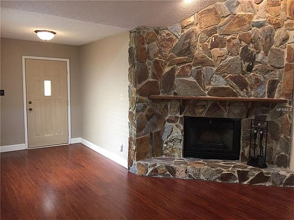 2nd image of 401 Somerset Ln