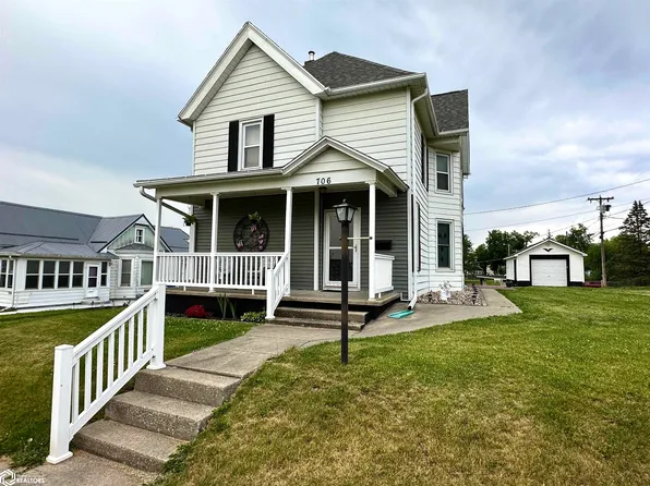 706 15th St, Belle Plaine, IA 52208