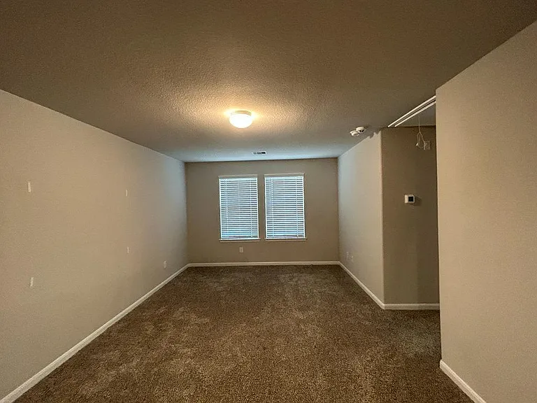 3207 Sumac Dr — Photo 13