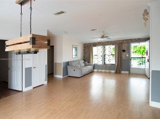 8410 SW 21st St, Davie, FL 33324