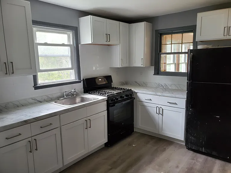 123 S Montgomery St — Photo 8