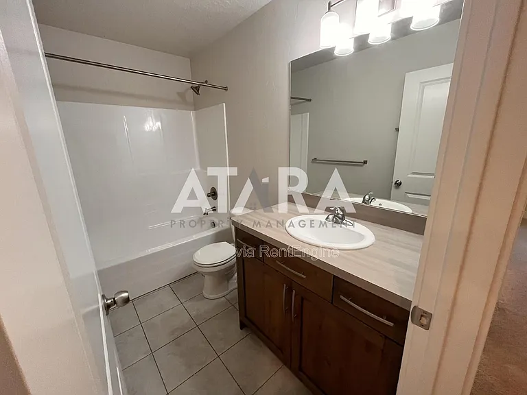 291 E Grace Ln — Photo 25