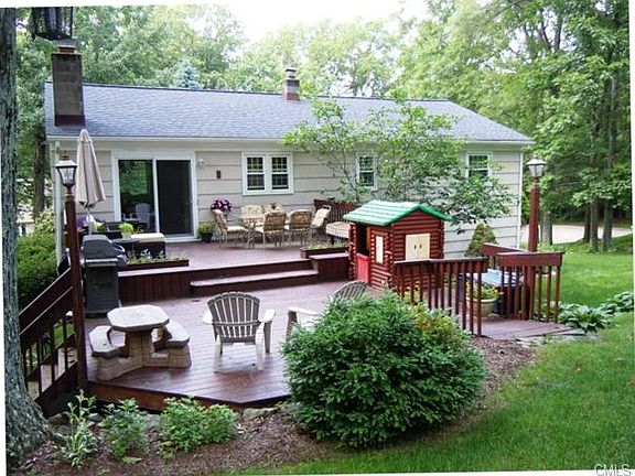 3rd image of 21 Cushing Dr