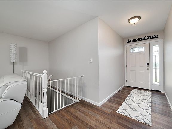 3rd image of 119 Castlewood Dr