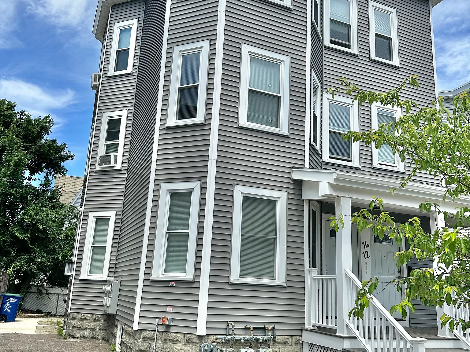 3 bed, 1000 sqft, $3,300 — Photo 1