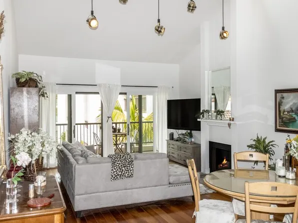 50 Barranca Ave APT 10, Santa Barbara, CA 93109