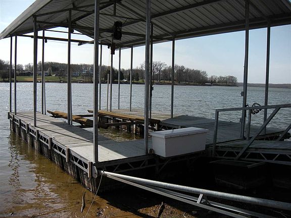3rd image of 210 Joey Dr