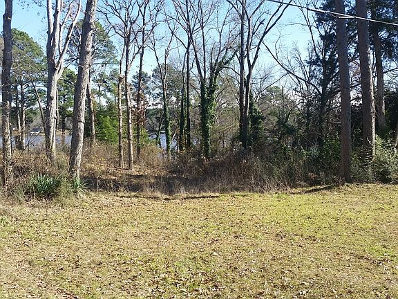 4th image of 2318 W Lake Dr