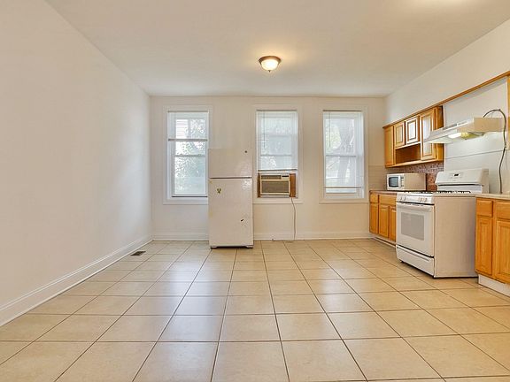 4th image of 272 Grant Ave #1