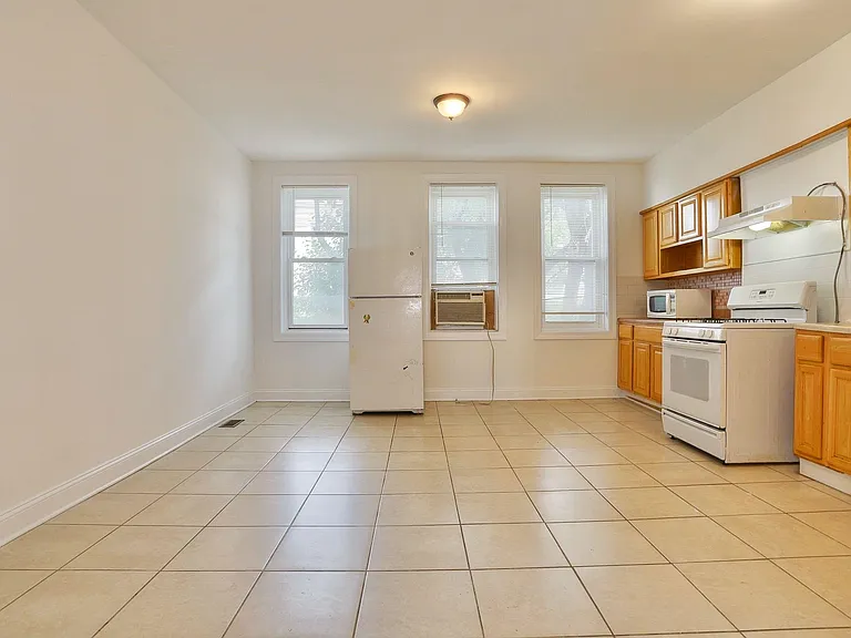 272 Grant Ave #1 — Photo 4
