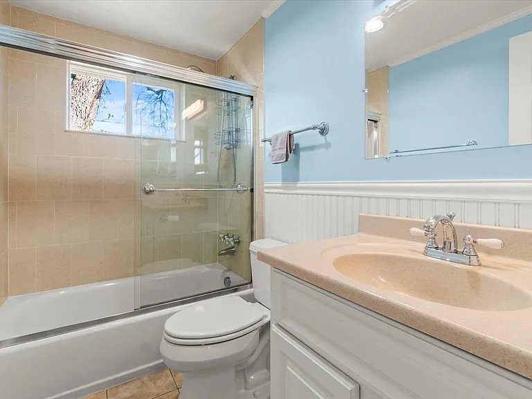 5136 Johnson St — Photo 10